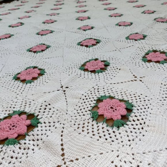 Vintage Hand Made White with Pink Rose Crochet Blanket - Picture 1 of 6